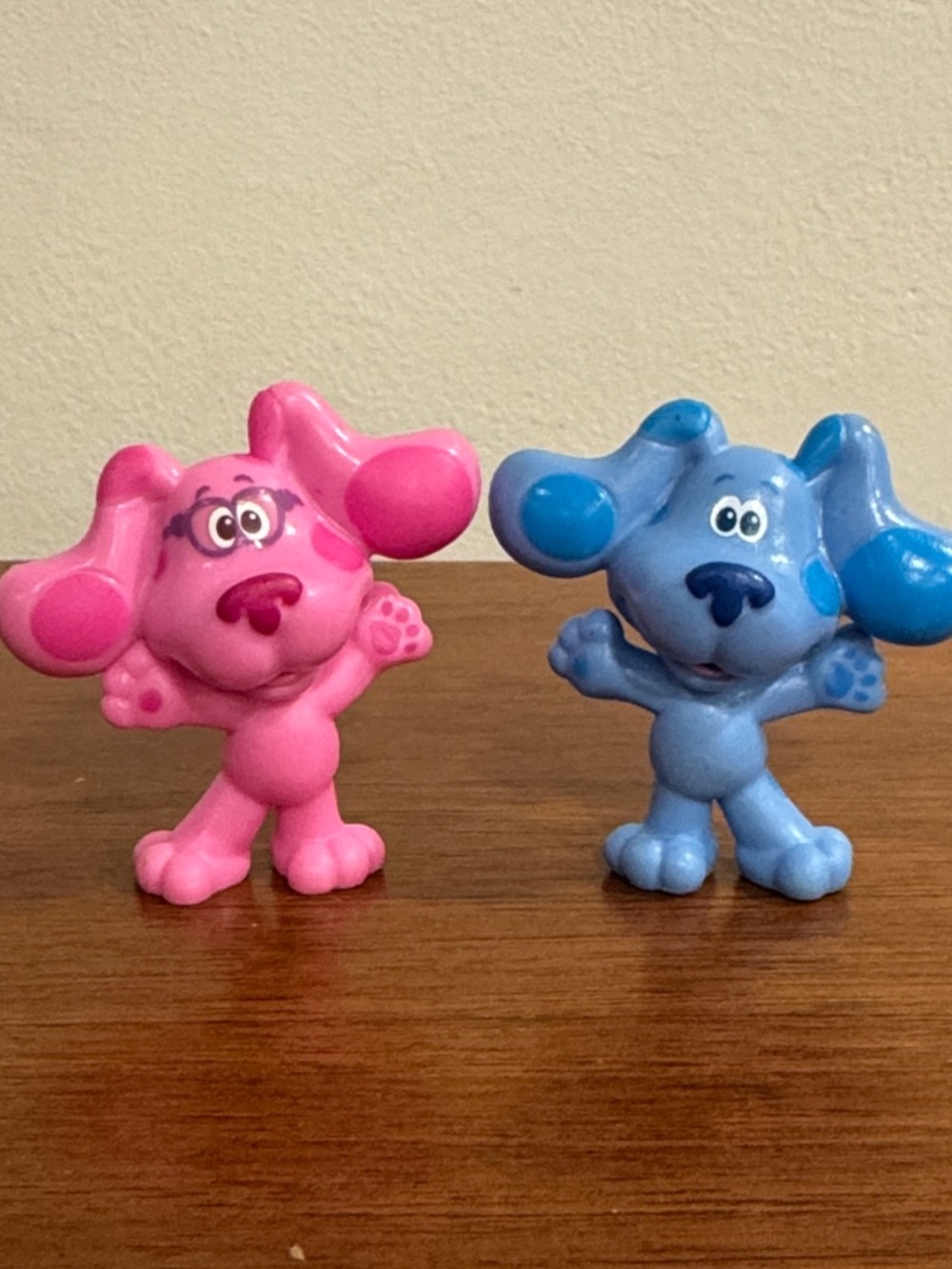 2020 Lot of 2 Standing Blue and Magenta from Blue's Clues Nickelodeon Figurines